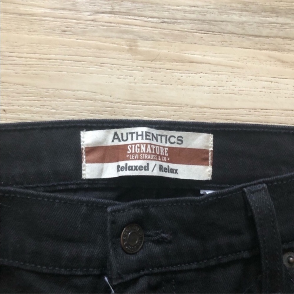 Signature by Levi Strauss Men's Relaxed Black Jeans - Picture 5 of 9